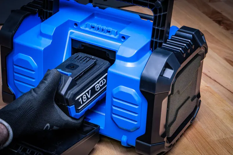 BGS 7387 Aku DAB rádio, hybridné 18 V a 230 V. Bez akumulátora