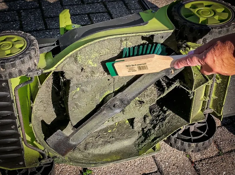 Kraftmann 50920 Kefa na kosačky trávy so škrabkou