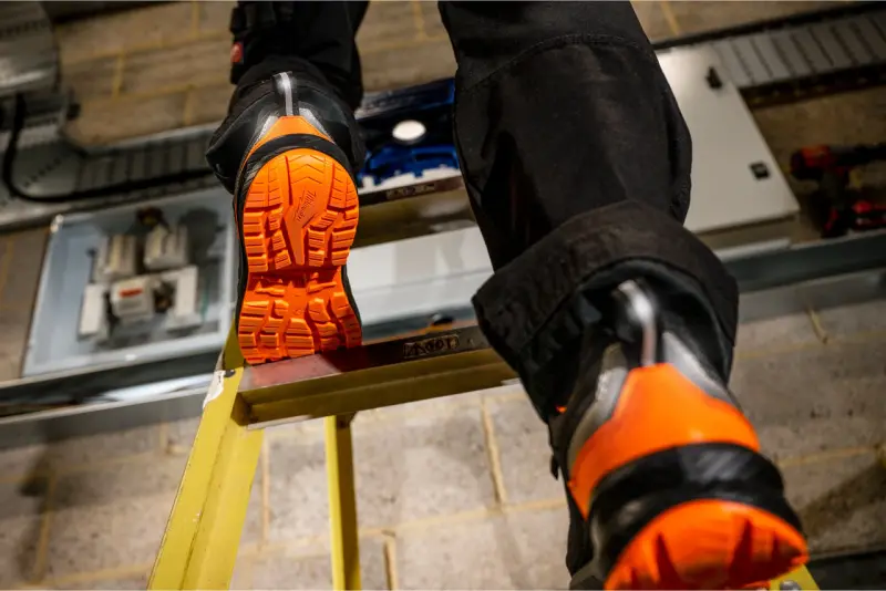 Bezpečnostní obuv Milwaukee FLEXTRED s vysokou viditelností, textilní svršek, FXT S1PS Orange 1L919199 SC FO SR ESD, oranžová barva (vel.37), 4932501559