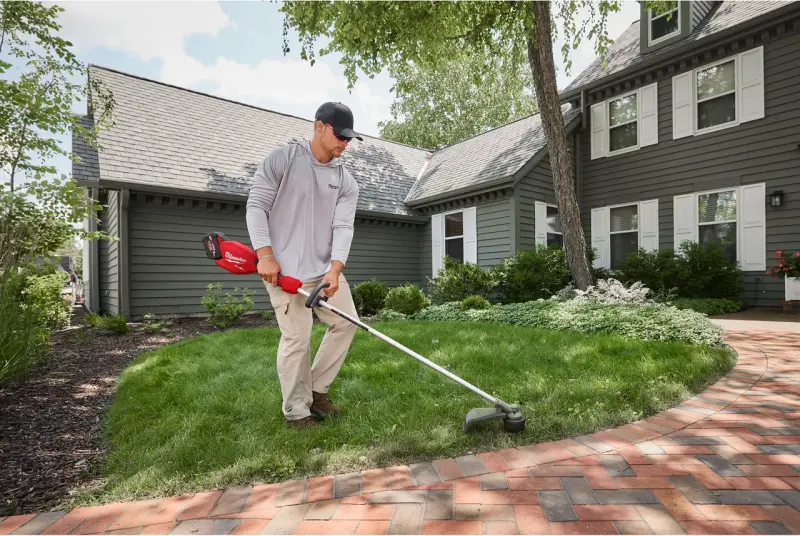 Aku strunová sekačka na trávu Milwaukee M18 FGTR-0, strunový vyžínač, bez aku, 4933502484