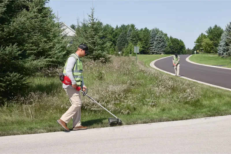 Aku strunová sekačka na trávu Milwaukee M18 FGTR-0, strunový vyžínač, bez aku, 4933502484