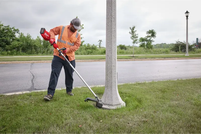 Aku strunová sekačka na trávu Milwaukee M18 FGTR-802, strunový vyžínač, 2x aku M18 FB8 + M12-18 FC, 4933502485