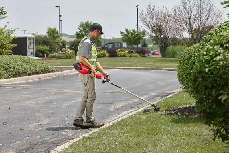 Aku strunová sekačka na trávu Milwaukee M18 FGTR-802, strunový vyžínač, 2x aku M18 FB8 + M12-18 FC, 4933502485