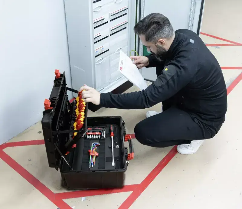 Kufr s nářadím pro elektrikáře Wiha XL 3 Trolley electric (75 dílů) (WIHA00035)