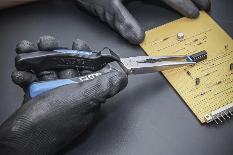 Telefonní kleště 200 mm BGS100672 rovné (BGS100672)