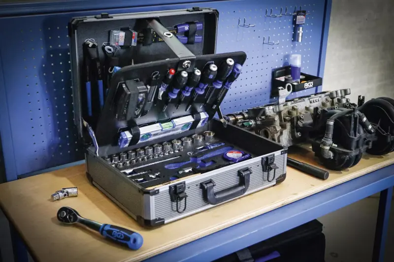 Profesionální sada nářadí, 2 ráčny 1/4 a 1/2", 4 ÷ 32 mm v hliníkovém kufru (149 dílná). BGS 1550 (BGS1015501)