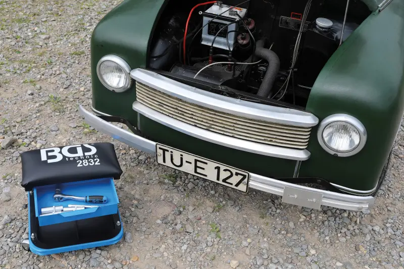 Pojízdná pracovní židle BGS102832 (zásuvka, odkládací plocha) (BGS102832)