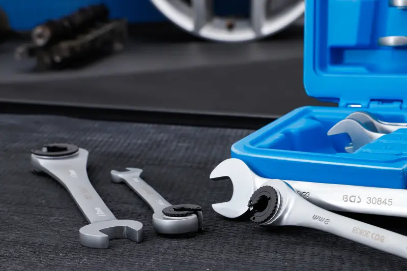 Otevřené očkoploché klíče 8 ÷ 17 mm s ráčnou BGS1030849. Sada 9 dílů (BGS1030849)