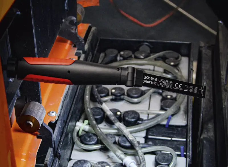 Akumulátorová polohovací lampa COB-LED 5 W BGS106783 (BGS106783)