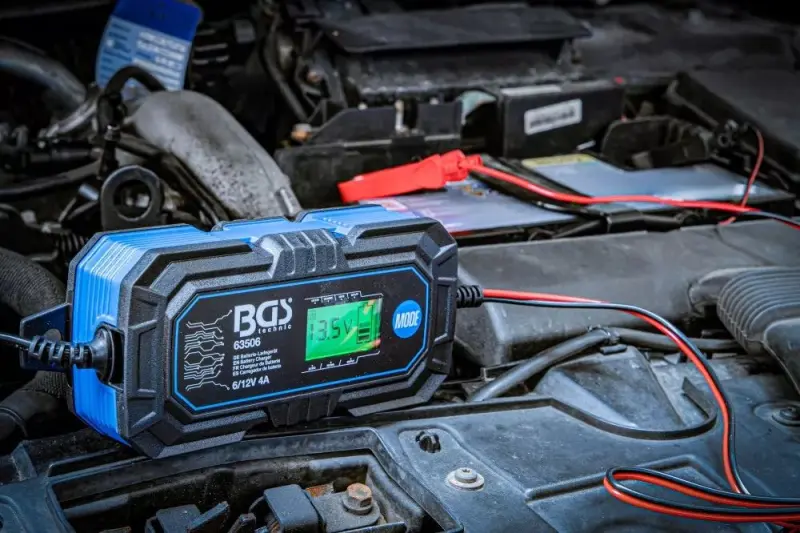 Digitální nabíječka baterií 6/12 V (4 A) BGS1063506 (BGS1063506)