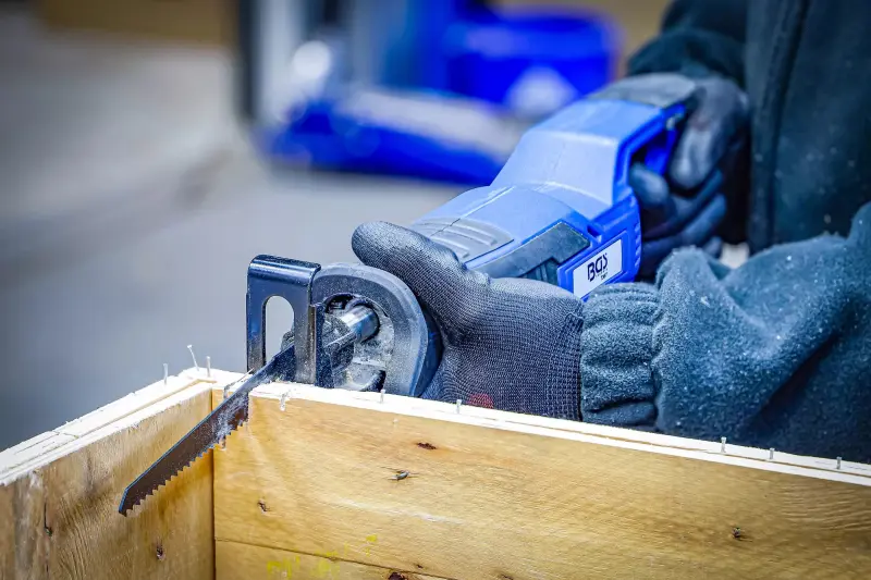 Aku šavlová pila 18 V BGS107393 (4,0 Ah) (BGS107393)