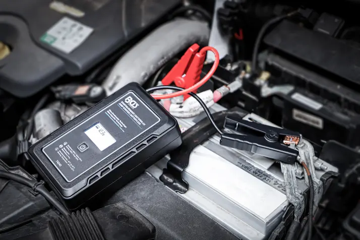 Pomocné startovací zařízení 12 V BGS1074240 (300/600 A) (BGS1074240)