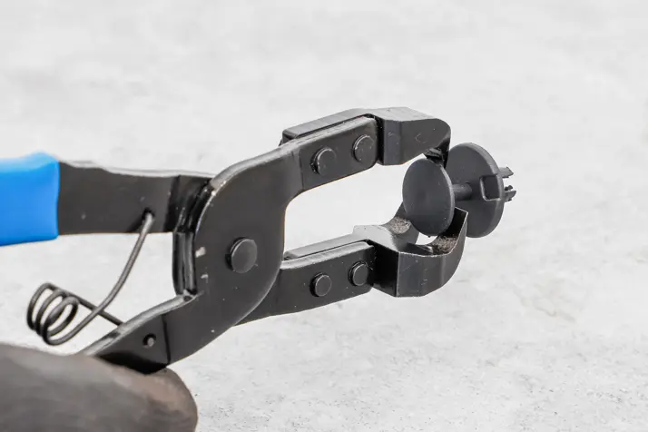 Kleště na úchytky obložení 185 mm BGS1074270 (BGS1074270)