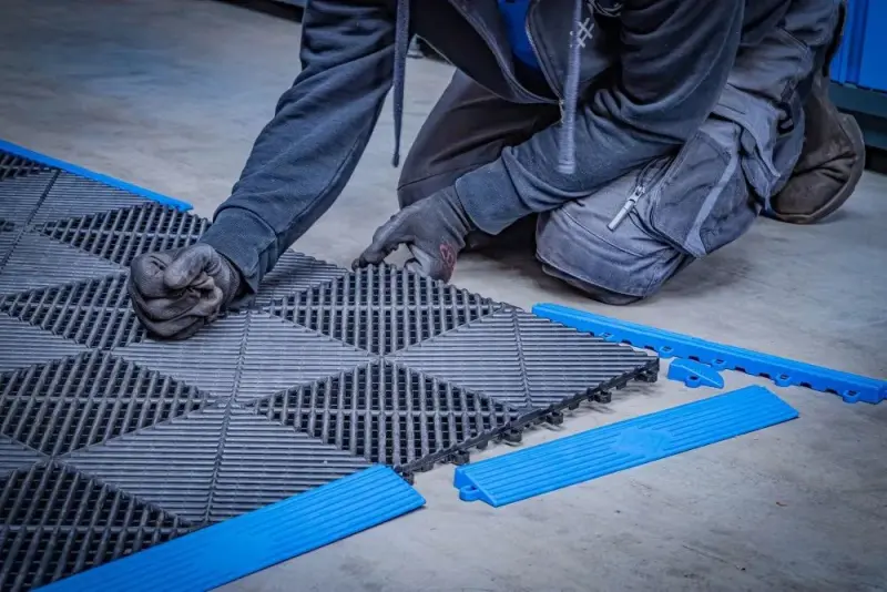 Plastové dlaždice - rohové 57 x 57 x 18 mm. Click-Systém (Sada 10 ks) BGS1074548 (BGS1074548)