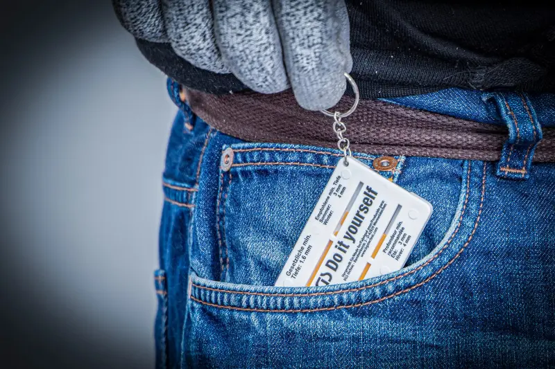 Hloubkoměr běhounu pneumatik Kraftmann 0 ÷ 20 mm s klíčenkou BGS1080726 (BGS1080726)